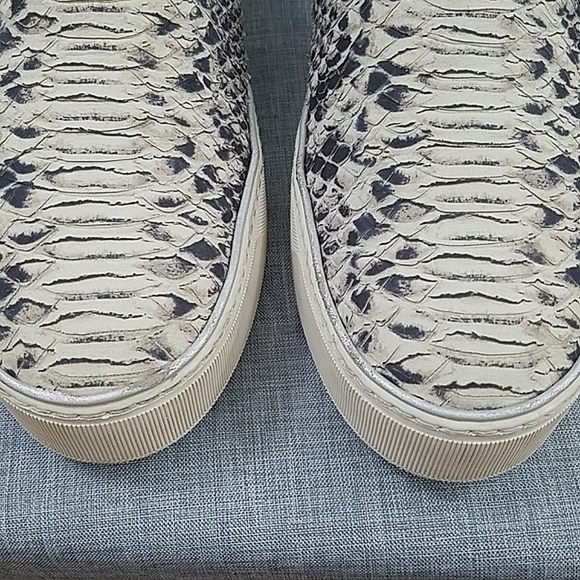 Stuart Weitzman Nuggets snake print slip-on sneaker women's 8.5 - Picture 3 of 12